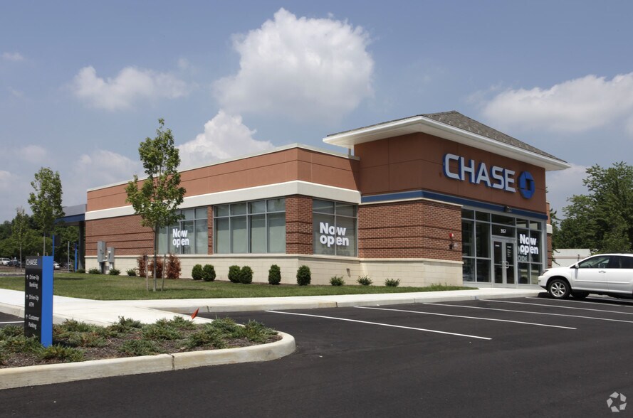 More Photos Of 357-359 US Highway 9, Manalapan Township Unknown For Lease