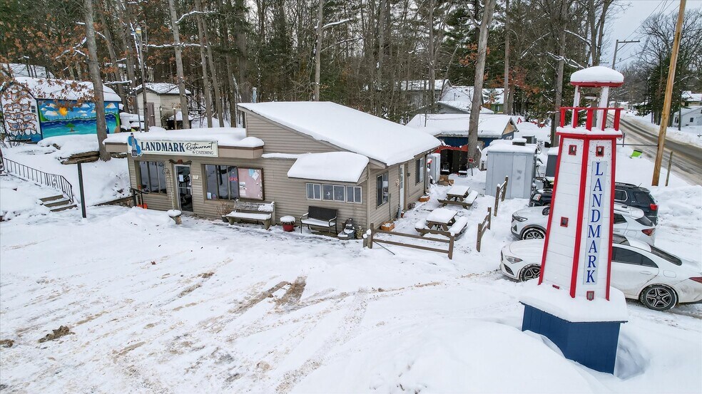 More Photos Of 5937 W Higgins Lake Dr, Roscommon Restaurant For Sale