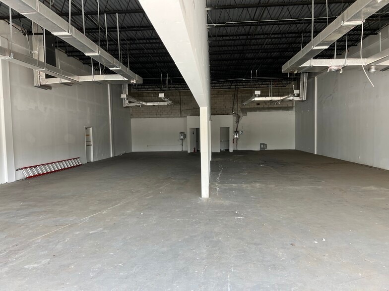 More Photos Of 3927-3999 NW 19th St, Lauderdale Lakes Unknown For Lease