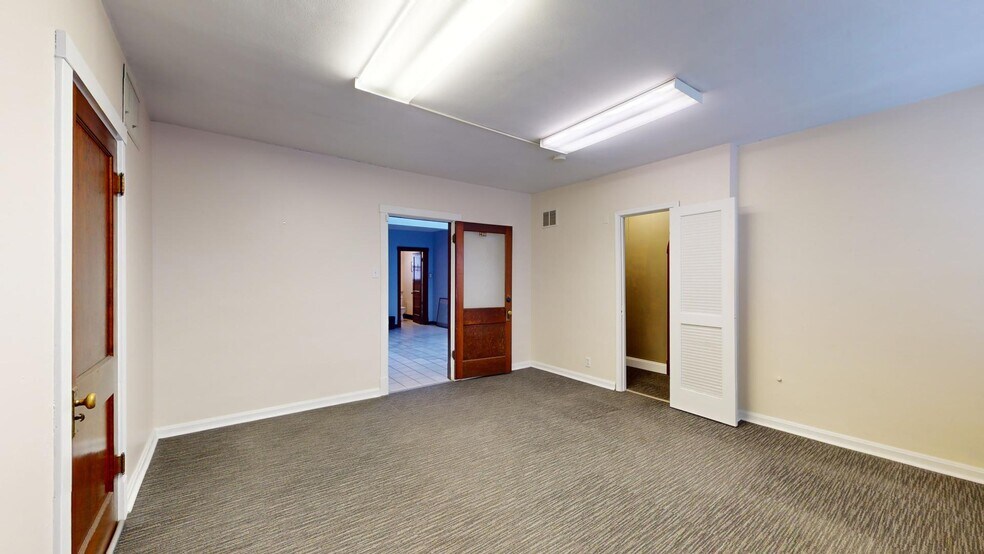 More Photos Of 7905 Big Bend Blvd, Webster Groves Office For Lease