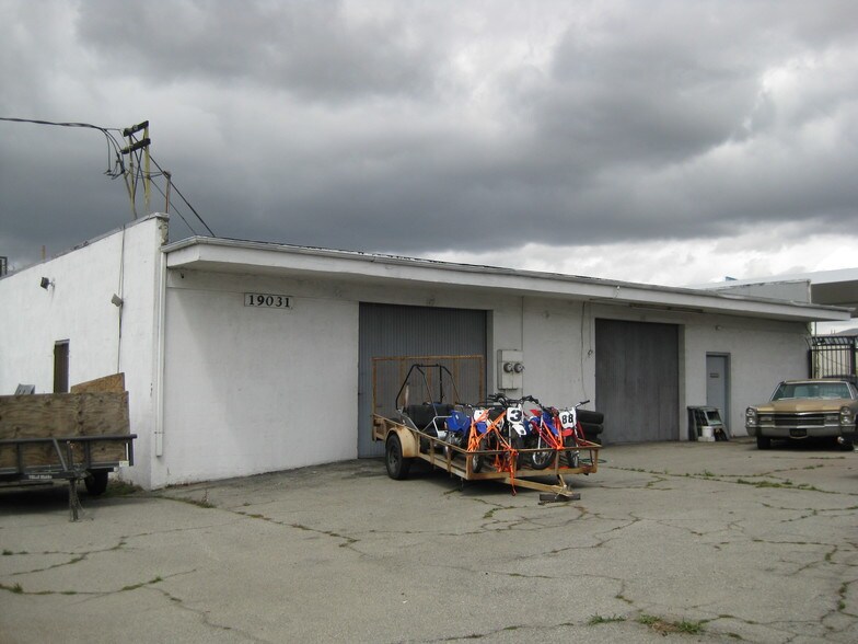 More Photos Of 19015 Parthenia St, Northridge Warehouse For Lease
