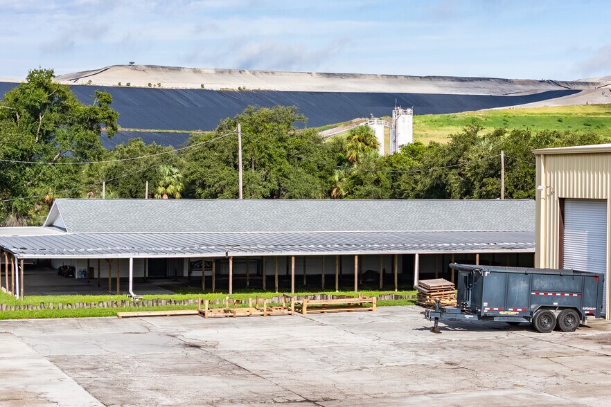 More Photos Of 6901 S 78th St, Riverview Warehouse For Lease