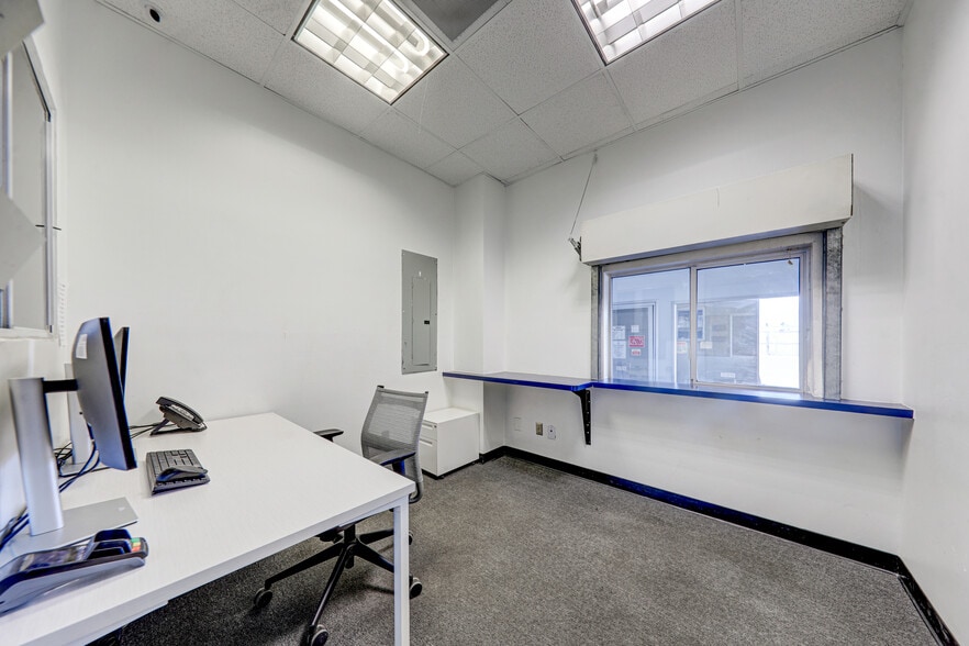 More Photos Of 4608 Rudnick Ct, Bakersfield Auto Dealership For Lease