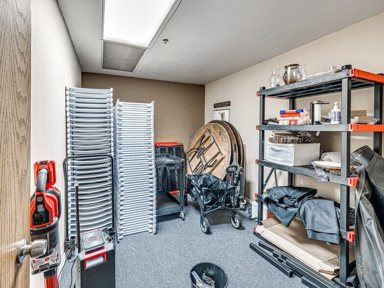 More Photos Of 6009 NW Expressway St, Oklahoma City Specialty For Sale