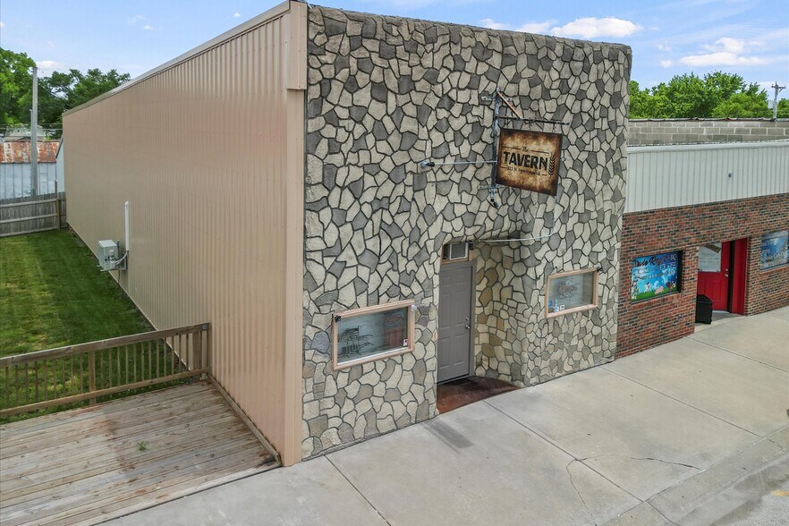 More Photos Of 322 N Pennsylvania Ave, Lawson Bar For Sale