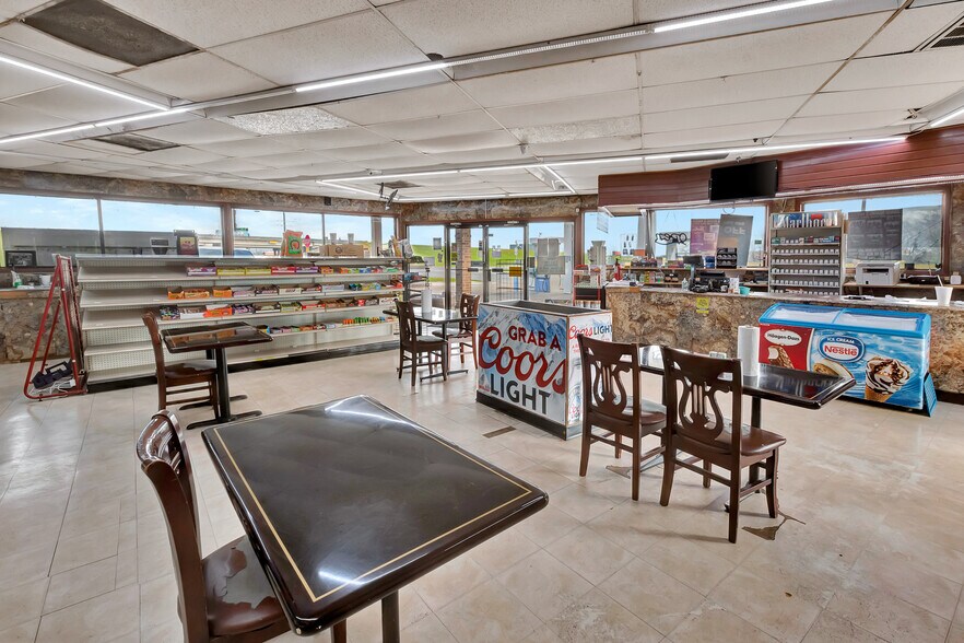 More Photos Of 1100 W US Highway 59 Feeder, Ganado Convenience Store For Sale