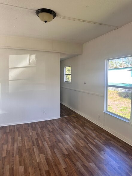 More Photos Of 12300 Phillips Ln, Gibsonton Manufactured Housing Mobile Home Park For Sale