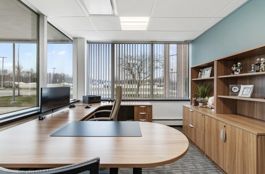 More Photos Of 2855 Coolidge Hwy, Troy Office For Lease