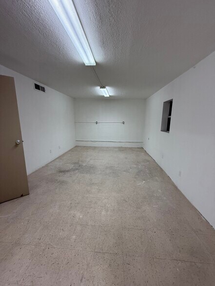 More Photos Of 409 S Kansas St, El Paso Freestanding For Lease