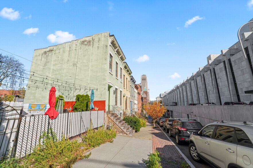 More Photos Of 132-134 S Swan St, Albany Office Residential For Sale