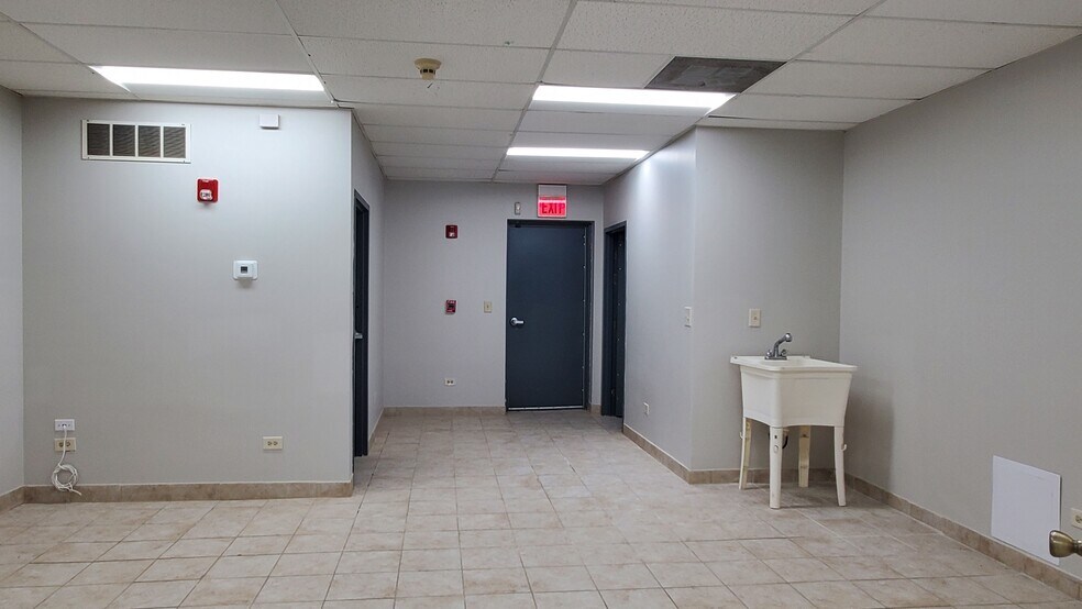 More Photos Of 1346 W Irving Park Rd, Bensenville Storefront Retail Residential For Sale