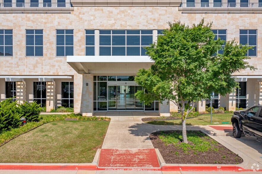 More Photos Of 431 E State Highway 114, Southlake Medical For Lease