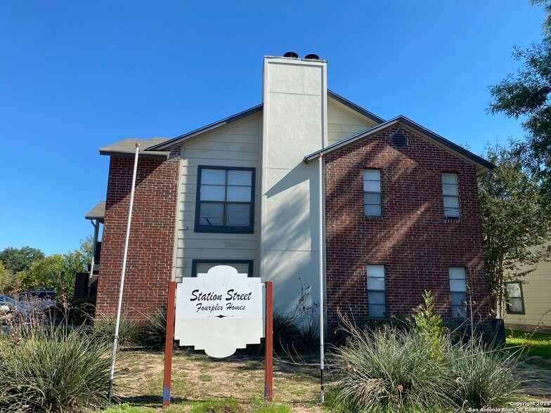 More Photos Of 804 Station St, Converse Multifamily For Sale