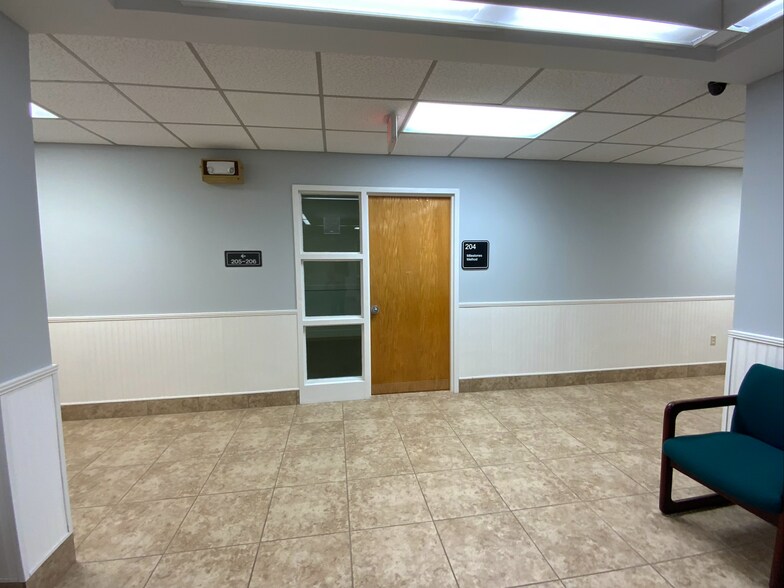 More Photos Of 130 N Gross Rd, Kingsland Medical For Sale