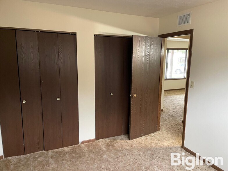 More Photos Of 130 S 5th St, Hebron Apartments For Sale