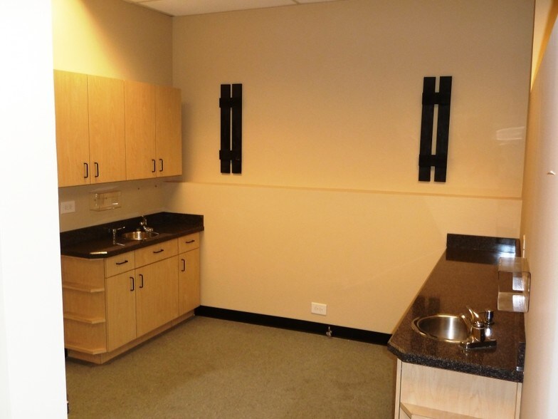 More Photos Of 19806 S Wolf Rd, Mokena Apartments For Lease