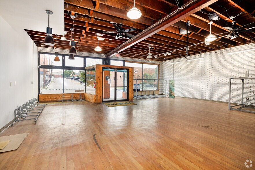 More Photos Of 1031-1035 S Big Bend Blvd, Saint Louis General Retail For Sale