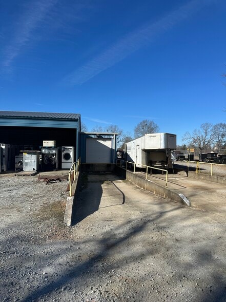 More Photos Of 705 N Main St, Belton Flex For Sale