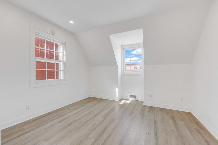 More Photos Of 5870 Rue Sherbrooke E, Montréal Office For Lease