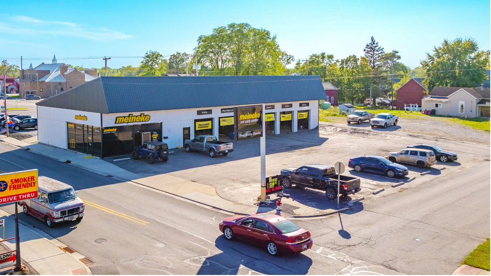 Primary Photo Of 219 N Walnut St, Hartford City Auto Repair For Sale