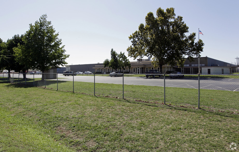 Primary Photo Of 1700 E Quarter Rd, Siloam Springs Manufacturing For Lease