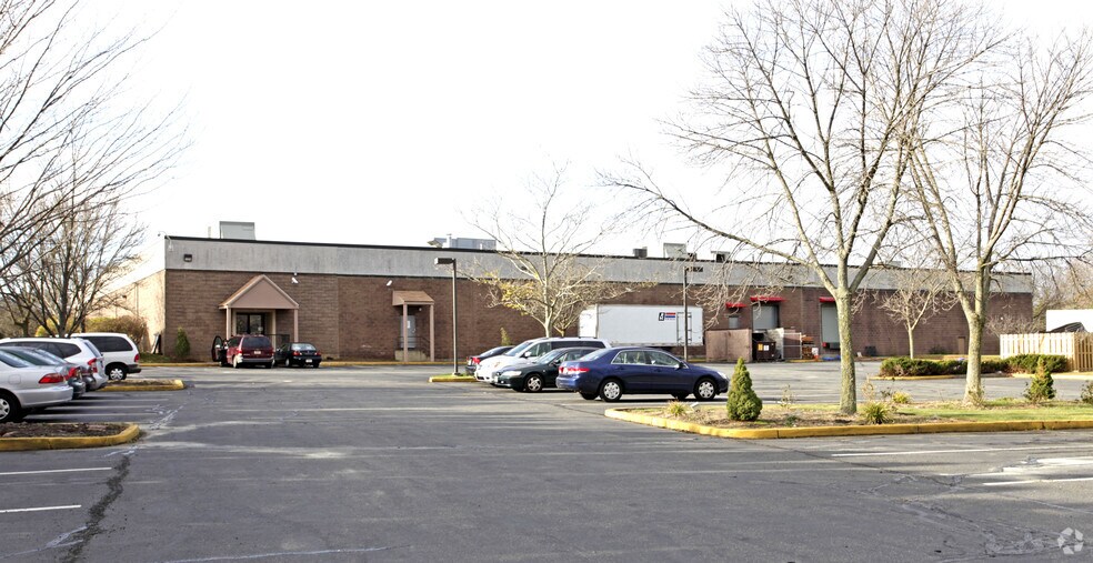 More Photos Of 81 Suttons Ln, Piscataway Warehouse For Lease