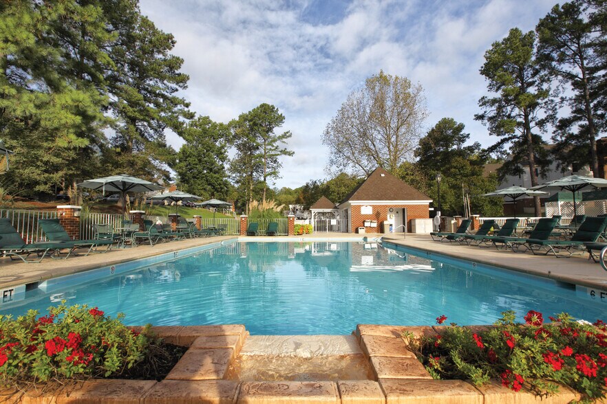 More Photos Of 220 House of Burgesses Way, Williamsburg Hotel For Sale