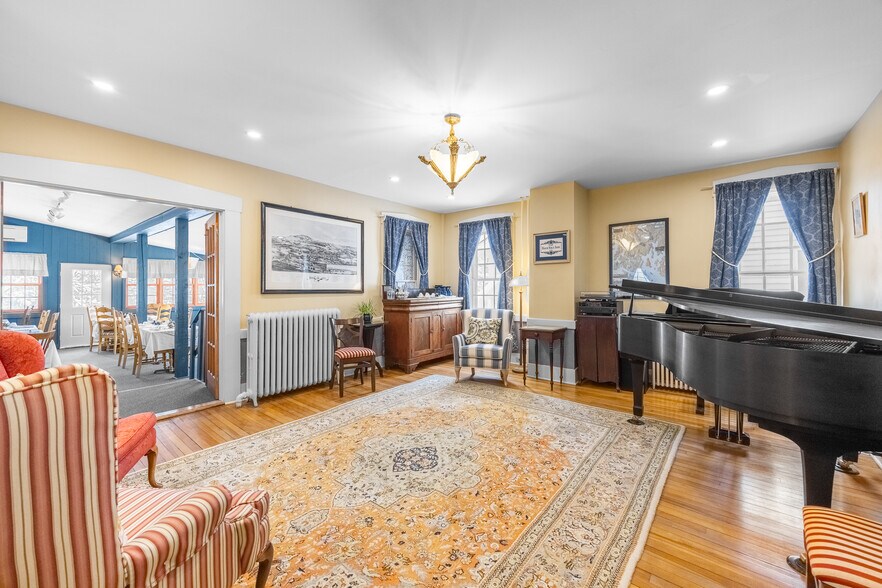 More Photos Of 40 Union St, Blue Hill Hospitality For Sale