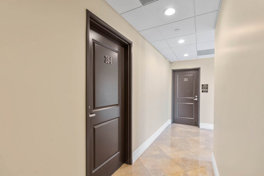 More Photos Of 13833-13841 Ventura Blvd, Sherman Oaks Storefront Retail Office For Sale