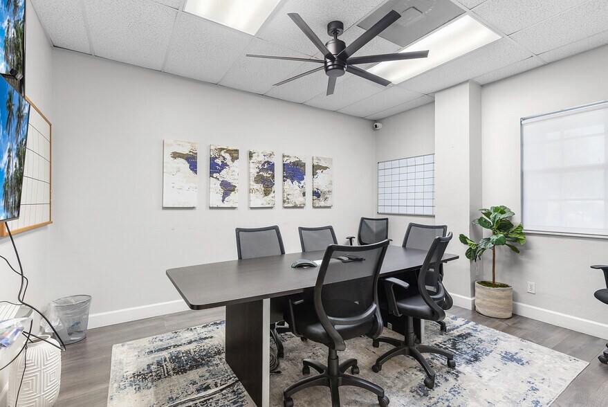 More Photos Of 5600 Zip Dr, Fort Myers Warehouse For Lease