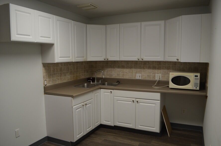 More Photos Of 623 Park Meadow Rd, Westerville Office For Lease