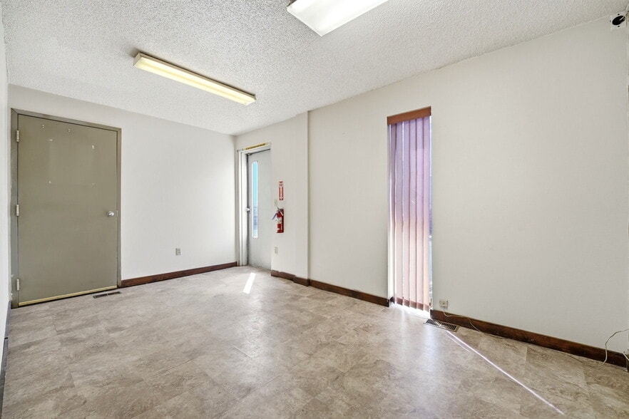 More Photos Of 3435 Kimball Cir, Colorado Springs Service For Lease