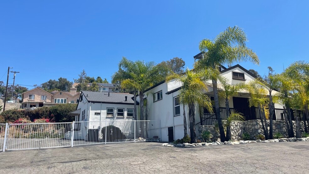 Primary Photo Of 1050 S Santa Fe Ave, Vista Lodge Meeting Hall For Sale