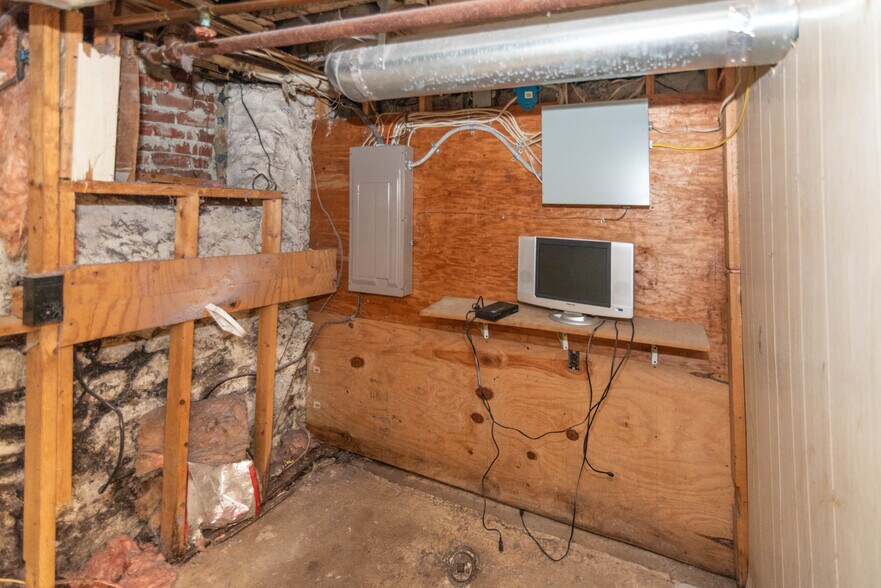 More Photos Of 4905 Liberty Heights Ave, Gwynn Oak Storefront Retail Residential For Sale