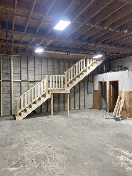 More Photos Of 662 Clark Rd, Tewksbury Warehouse For Lease