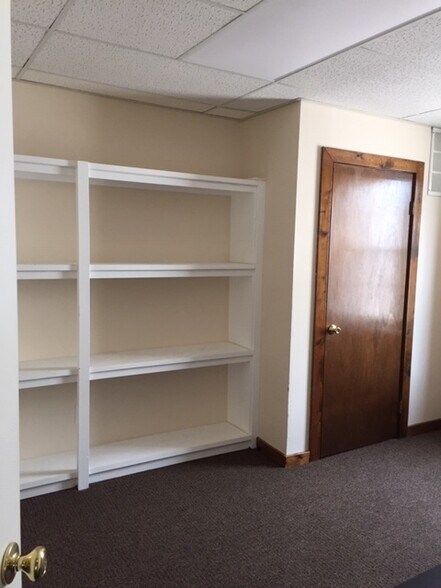 More Photos Of 56 Main St, Southampton Office For Lease
