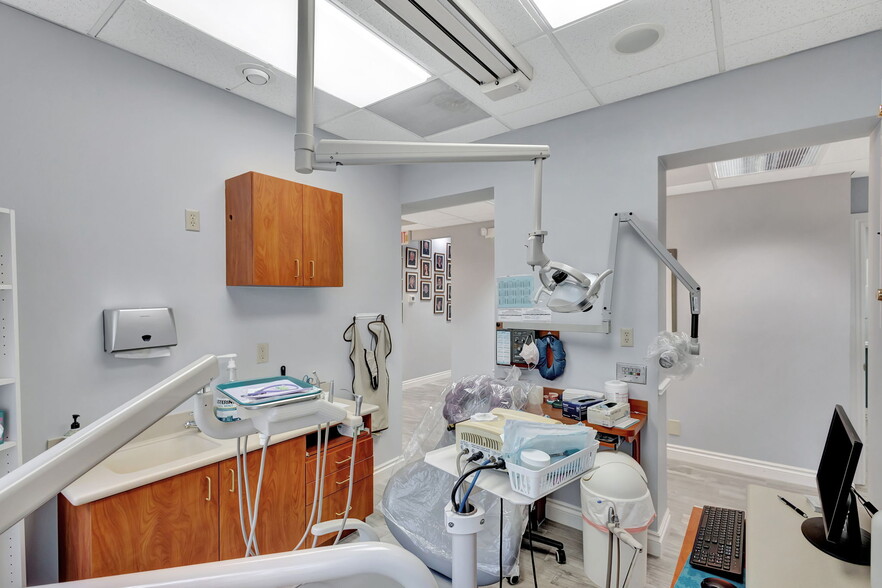 More Photos Of 5608 PGA Blvd, Palm Beach Gardens Medical For Lease