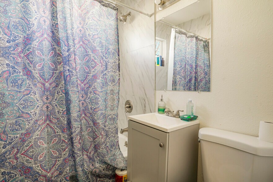 More Photos Of 982 S Sheridan Blvd, Denver Apartments For Sale