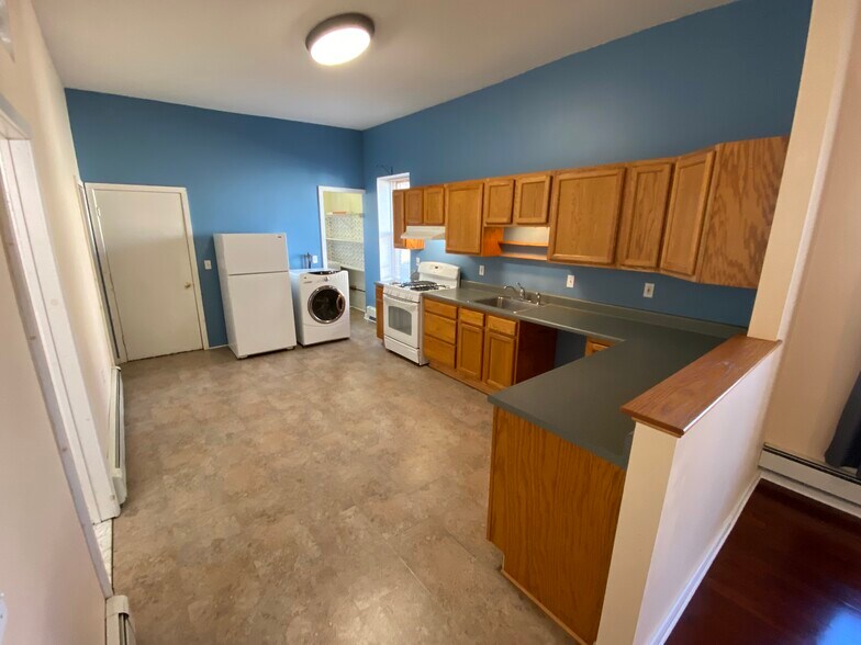 More Photos Of 31 Congress St, Cohoes Apartments For Sale