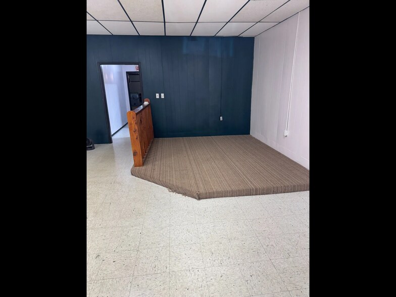 More Photos Of 107 E Jefferson St, Bloomfield Office Residential For Sale