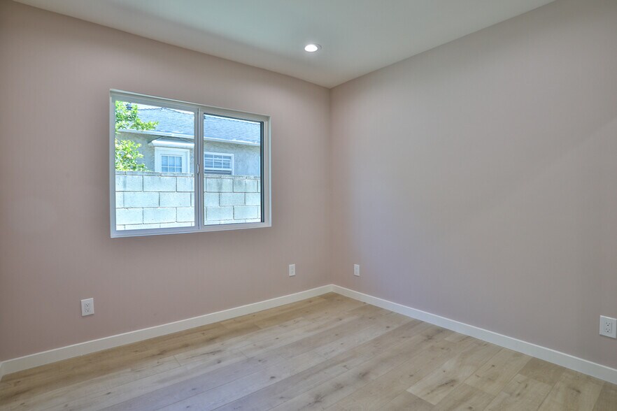 More Photos Of 2111 Scott Rd, Burbank Apartments For Sale