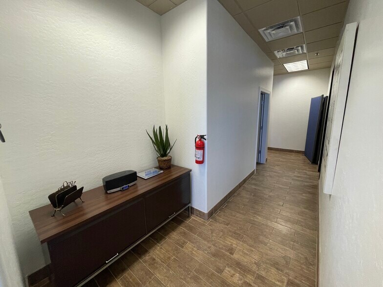 More Photos Of 10565 N 114th St, Scottsdale Office For Lease