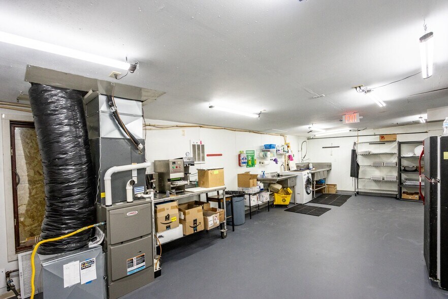 More Photos Of 1419 Old Hardin Rd, Billings Flex For Sale