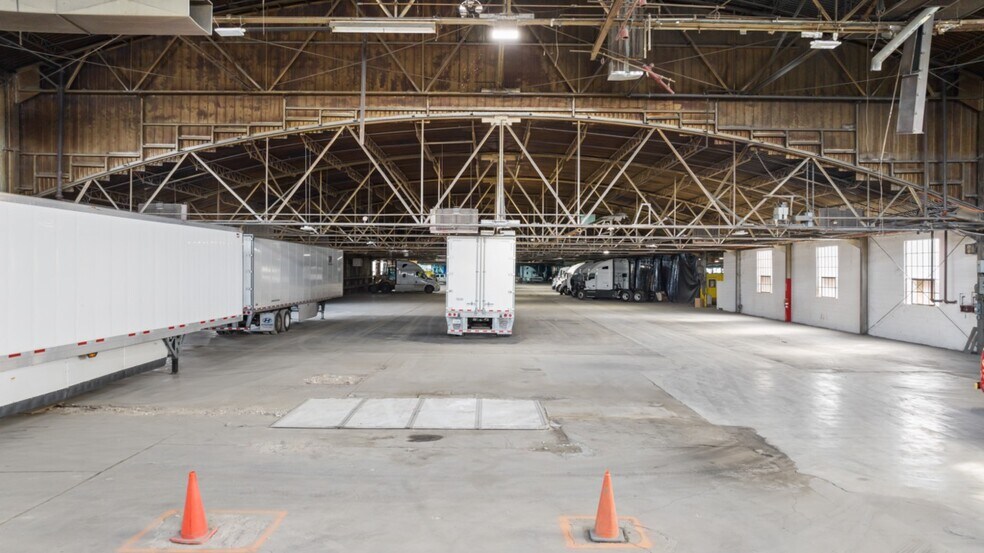 More Photos Of 16123 Armour St NE, Alliance Warehouse For Lease