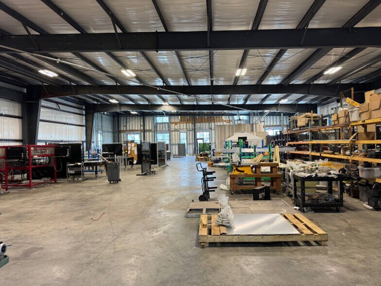 More Photos Of 6490 Way Point Blvd, Saint Cloud Light Distribution For Sale