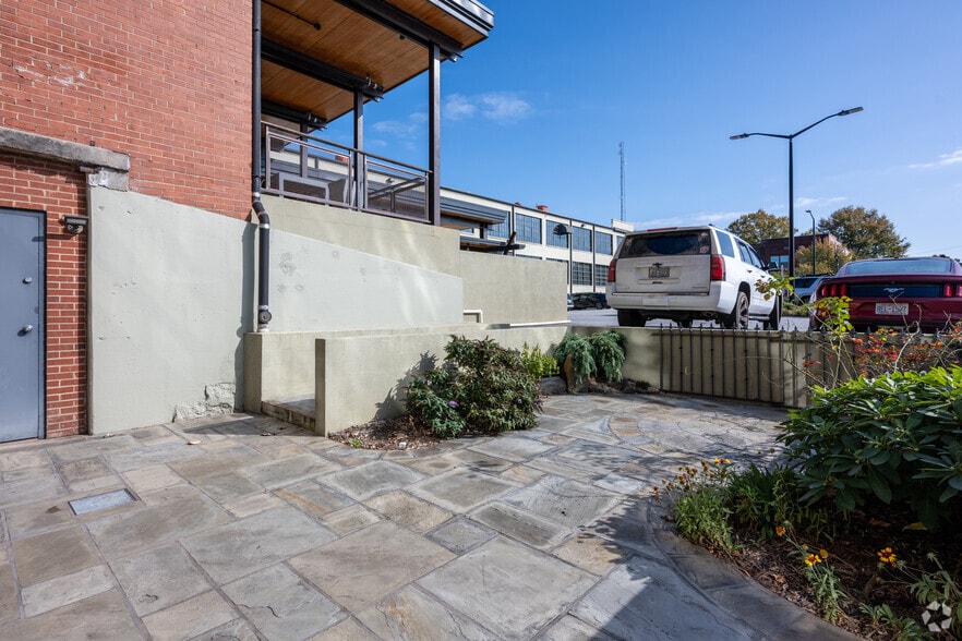 More Photos Of 620 S Elm St, Greensboro Office For Lease