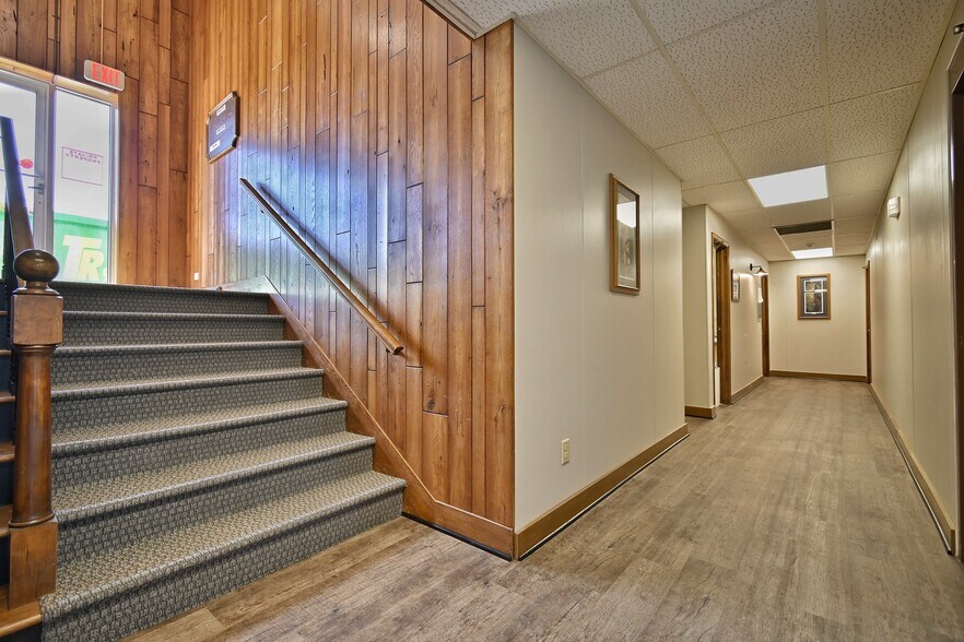 More Photos Of 425 S Adams St, Green Bay Office For Lease