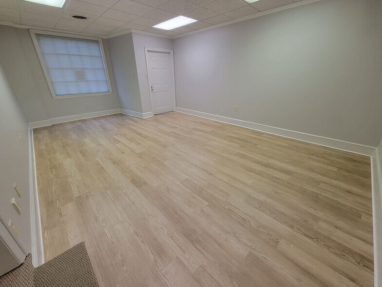 More Photos Of 215 Church St, Lenoir Office For Sale