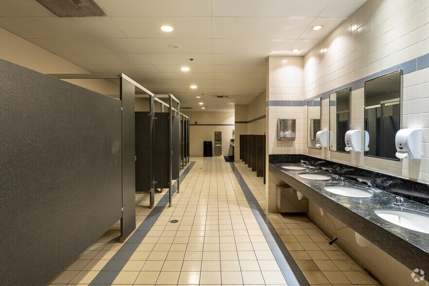 More Photos Of 555 Rohnert Park Expy W, Rohnert Park Freestanding For Lease