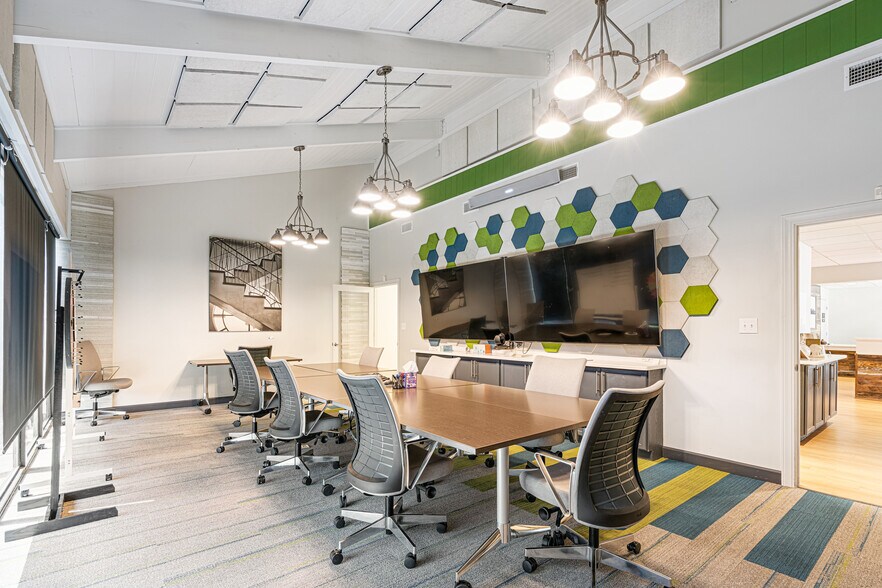 More Photos Of 5570 Murray Ave, Memphis Office For Sale